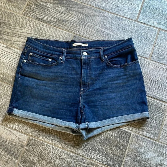 Levi’s mid-length women’s shorts Cuffed hem Dark wash Women’s size 33 - Picture 3 of 12